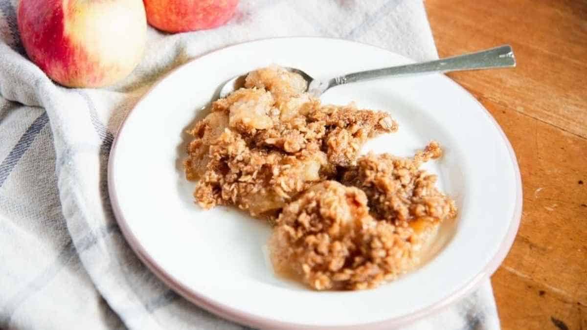 Easy Homemade Apple Crisp Recipe