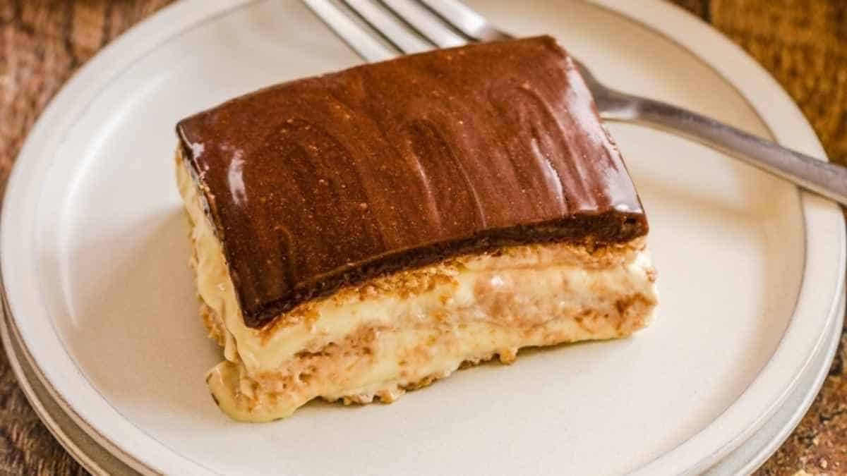 Old-Fashioned Chocolate Eclair Cake