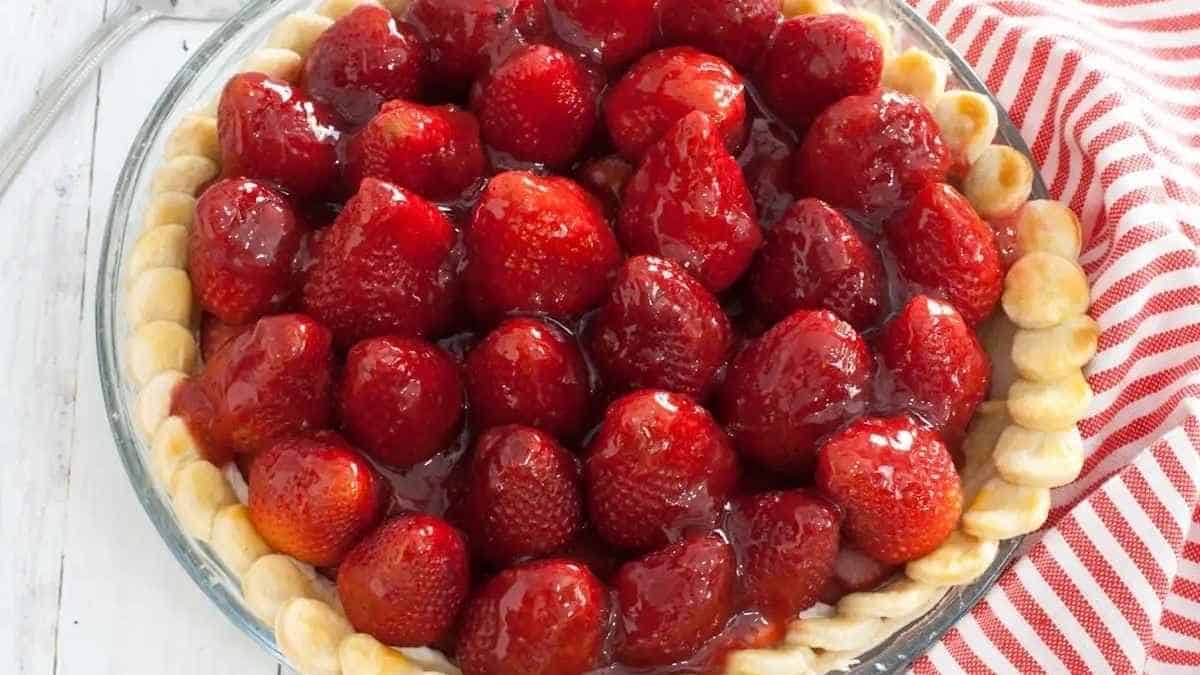 Old Fashioned Strawberry Glaze Pie